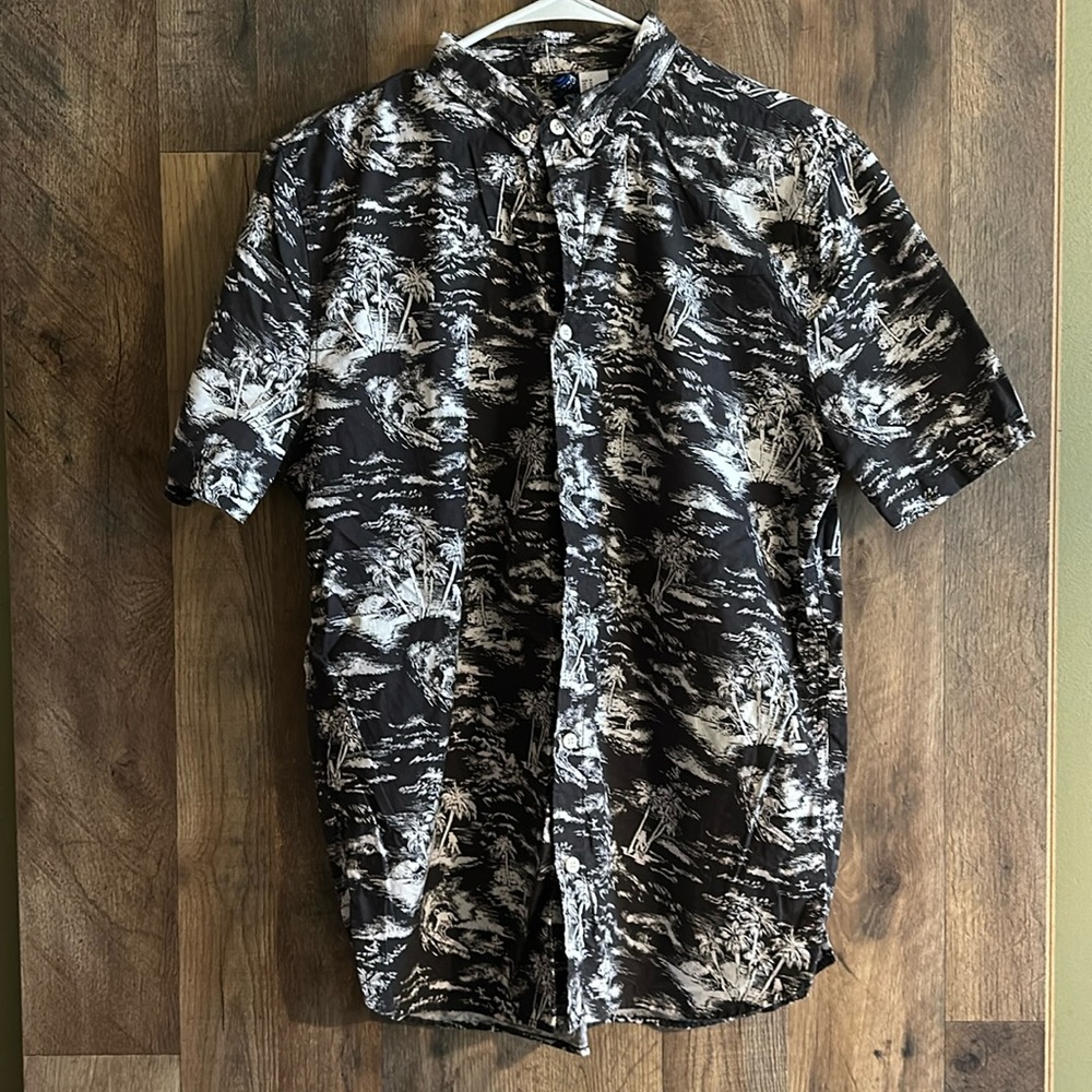 Casual Button Down Shirt - Beach pattern - Divided